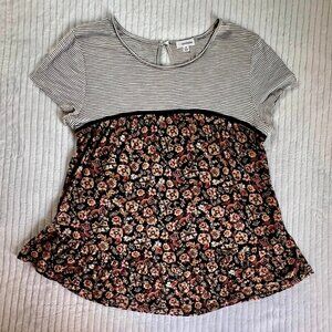 Women's Size M Multi Color Floral  Short Sleeve Pullover